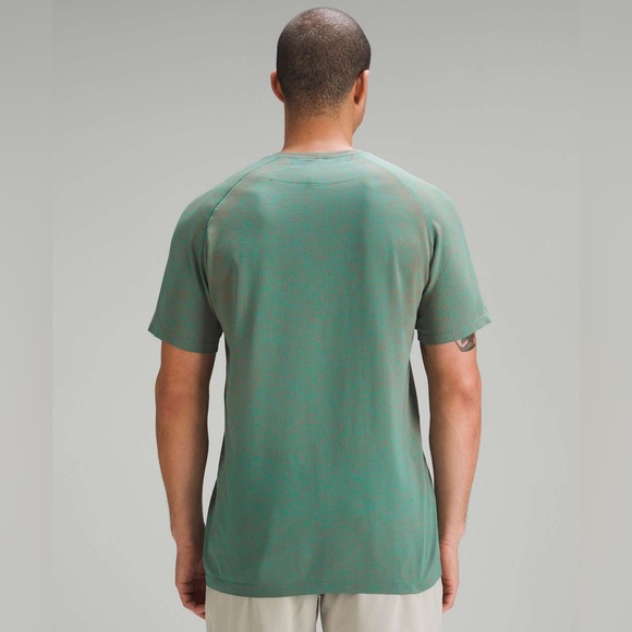 Lululemon Metal Vent Tech Short-Sleeve Shirt in Solar Orange / Maldives Green M - Picture 3 of 8